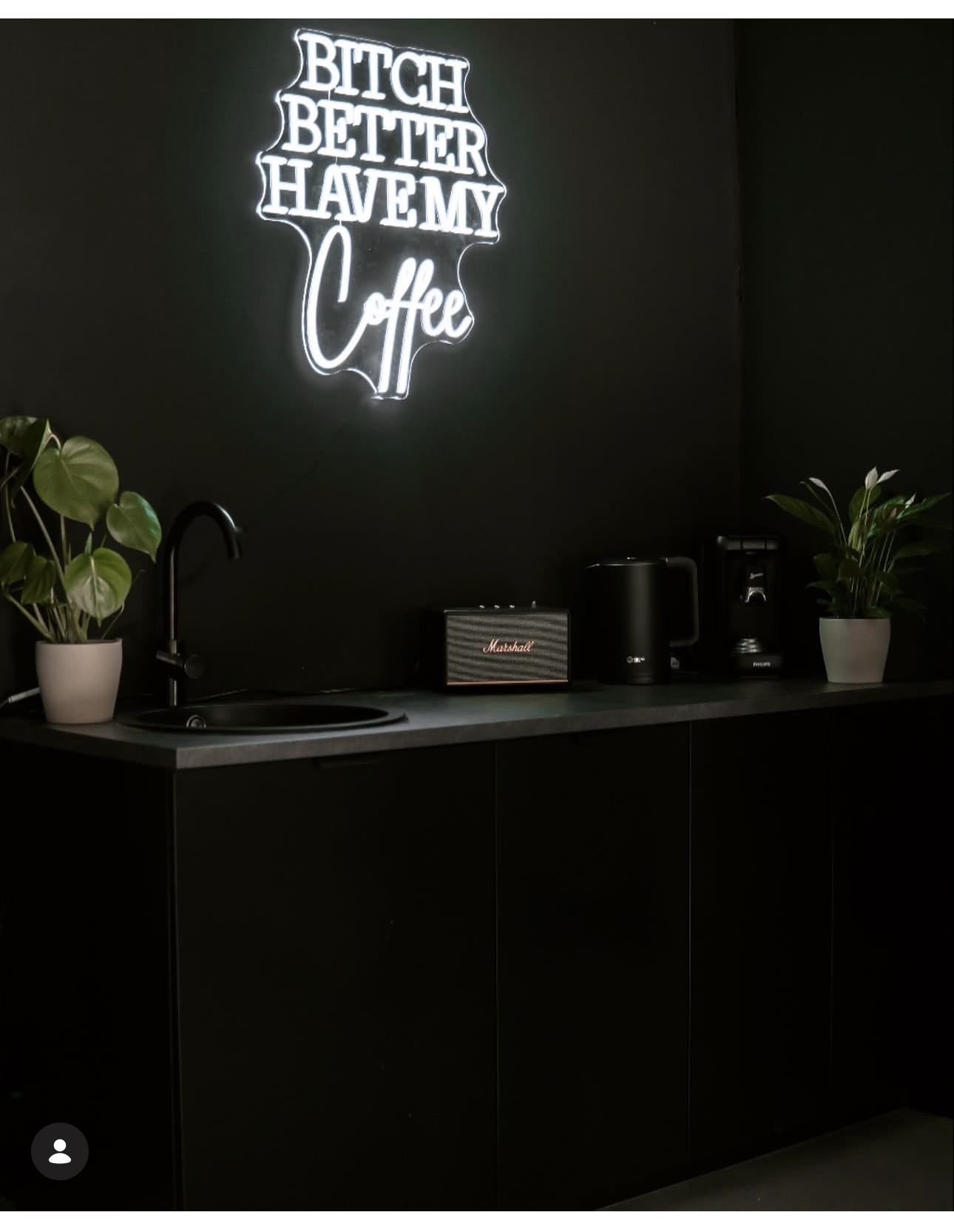 Weiche Lounge-Area mit warmen Materialien und entspannter Gestaltung